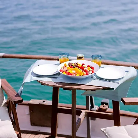 Mulubinba Seahouse Botel