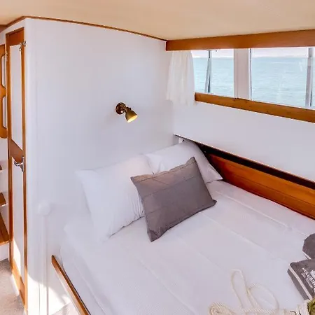 Mulubinba Seahouse Botel