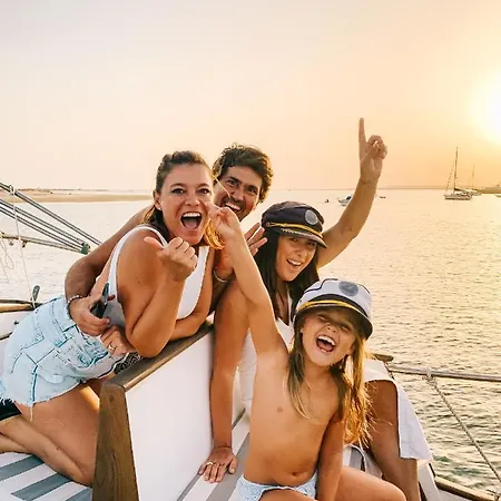 Mulubinba Seahouse Hotel en barco *