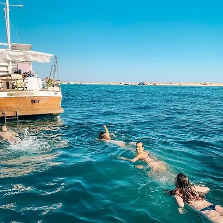 Mulubinba Seahouse Hotel en barco *