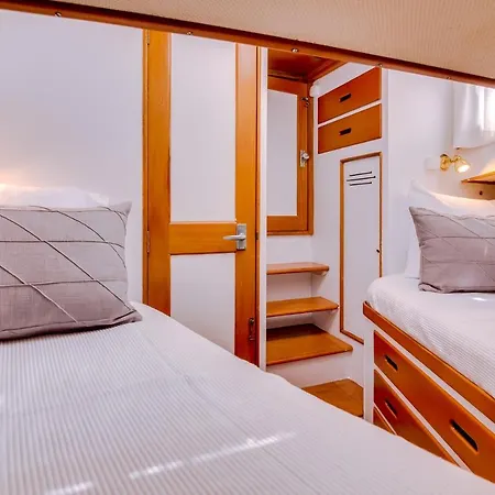Πλωτό κατάλυμα Mulubinba Seahouse Olhão