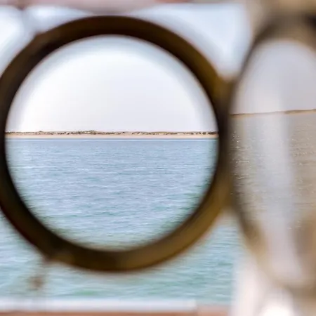 Mulubinba Seahouse Hotel en barco *