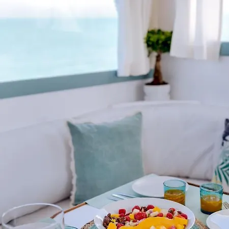 Hotel en barco Mulubinba Seahouse *