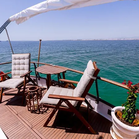 Hotel en barco Mulubinba Seahouse