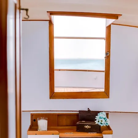 Hotel en barco Mulubinba Seahouse Olhão