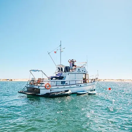 Mulubinba Seahouse Bateau-hôtel Olhão